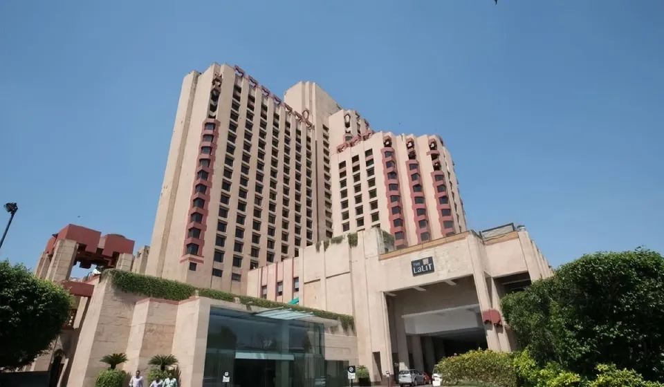 Hotel Escorts Pullman New Delhi COD